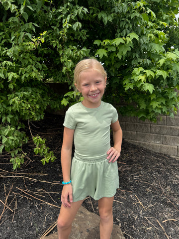 Relaxed Shorts in Pistachio