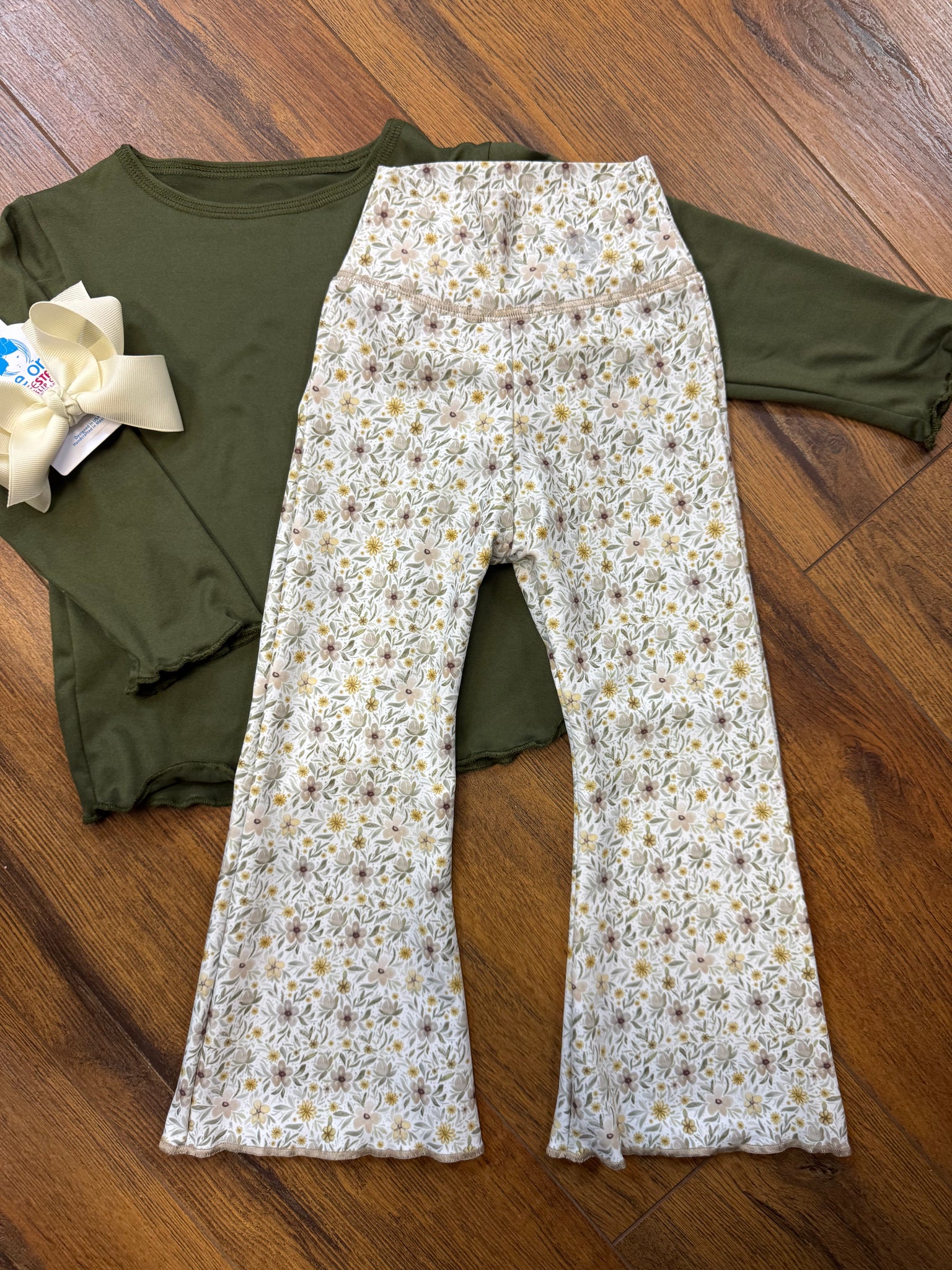 Almond Floral Flair Leggings