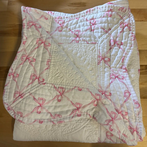 White Bow Trim Quilt